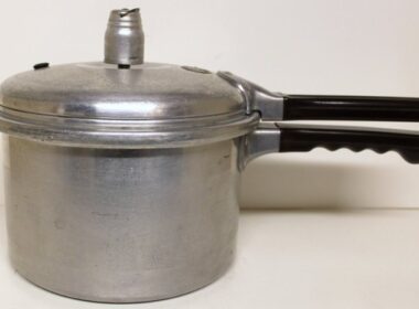 How to use a old style pressure cooker