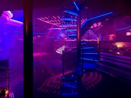 How to decorate a room like a nightclub