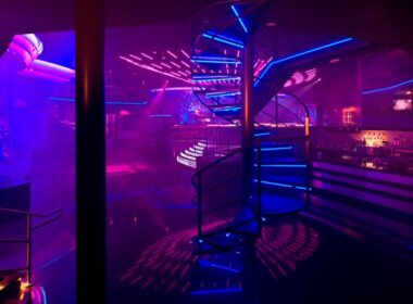 How to decorate a room like a nightclub