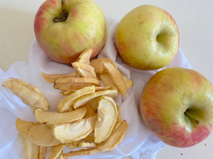 How to make dried apple slices for decoration