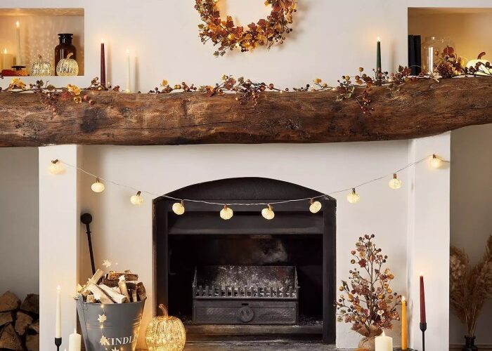 How to decorate room with fireplace