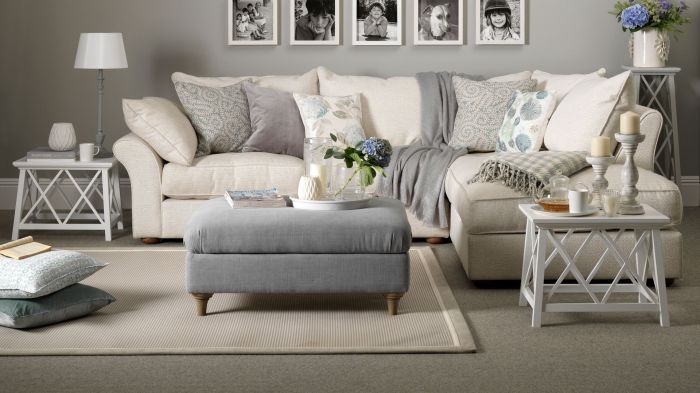 How to decorate apartment living room with carpet